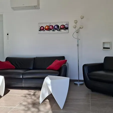 Location Phoebe Dans La Propriete Elaia * Tourouzelle